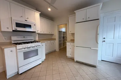 10 Grovenor Rd #2