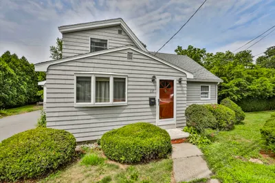 137 Central St 1