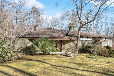 64 Oak Hill Rd