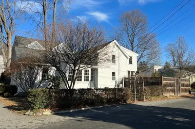 17 Cottage St