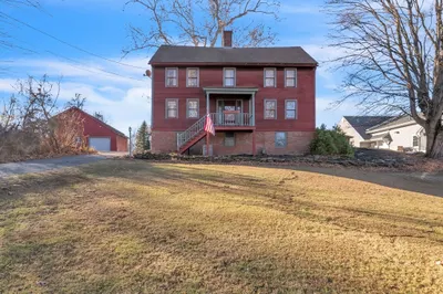 1410 Main St