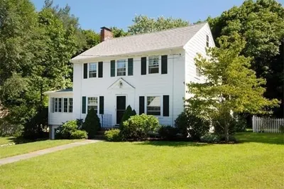 6 Daniels St 1