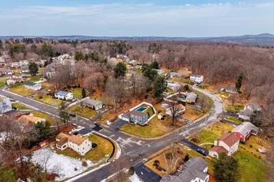 136 Winthrop Ln 1