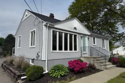 561 County St 1