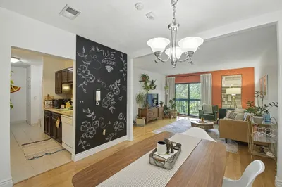 123 Elm St #D8