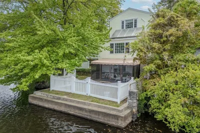 11 Lakeside Road