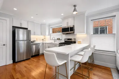 652 Hyde Park Ave #2R 1