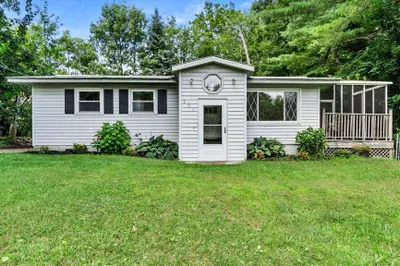 100 Cummings Ave 1