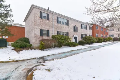 27 Lake Shore Ct #3