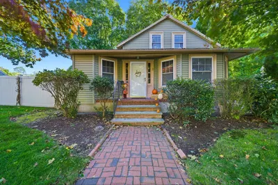 3 Corinne Pkwy 1