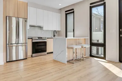 159 W 9th St #1