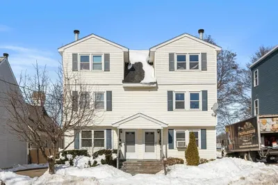 32 Arlington St #32