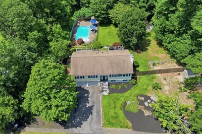 22 Mary Dr 1
