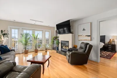 320 West 3rd St #206