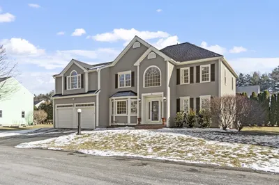 26 Lexington Dr 1