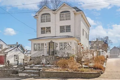 76 West St