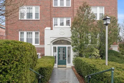 21 Bradlee Rd #32 1