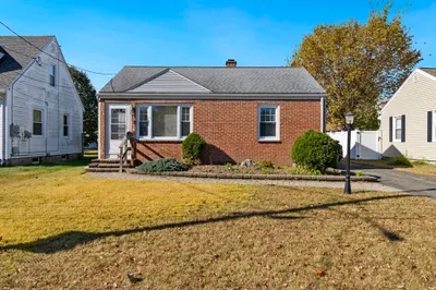 74 Derryfield Ave 1