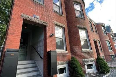 43 Saxton St #2