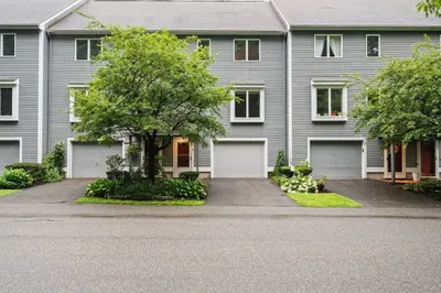 8 Country Meadow Rd #8