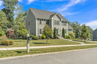 9 Autumn Gate Cir 1