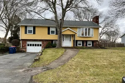 12 Brook Dr