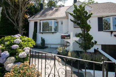 141 Brooks St 1