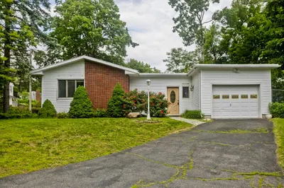 52 Hillview Rd 1
