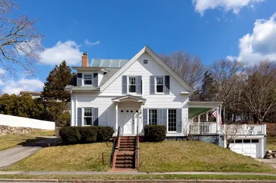 394 Sandwich St 1