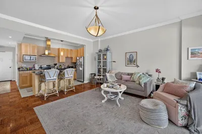2 Hawthorne Place #17G 1