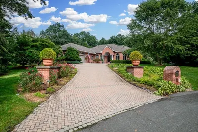 11 Laurel Lane 1