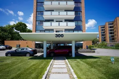 300 Lynn Shore Drive #802