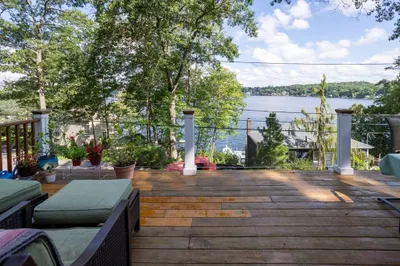 16 Lakeshore Dr