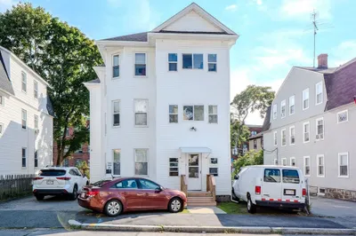 12 Ives St 1
