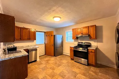 38 Hunting St #2 1