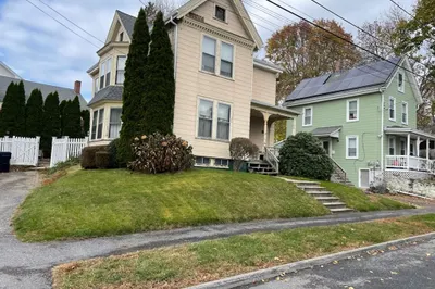 8 Gates Ave