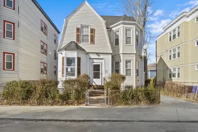 73 Mora St
