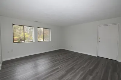 103 Colonel Bell Dr. #6 1