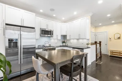 170 W 5th St #1