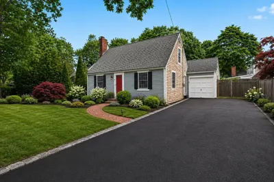 16 Bradley Woods Drive 1