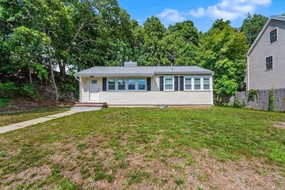 28 Hayes Ave