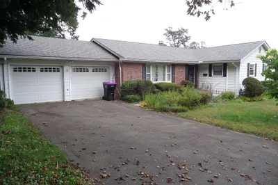 76 Hillview Rd 1