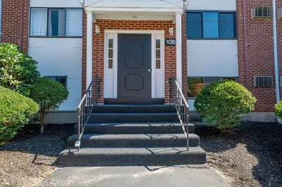 10 Colonial Dr #1B
