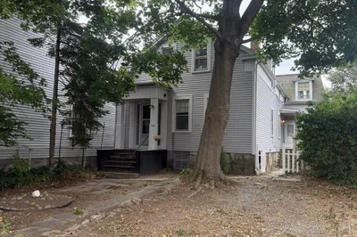 162 Elm St
