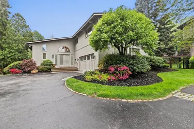 25 Laurus Ln