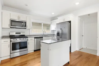 23 Thorndike St 1