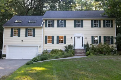 4 Mead Circle 1