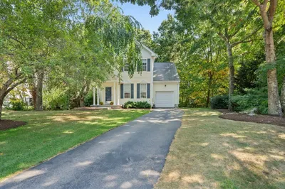 17 Howe Ln