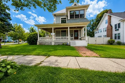 142 Thompson St #1 1