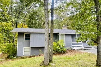208 Grove St 1